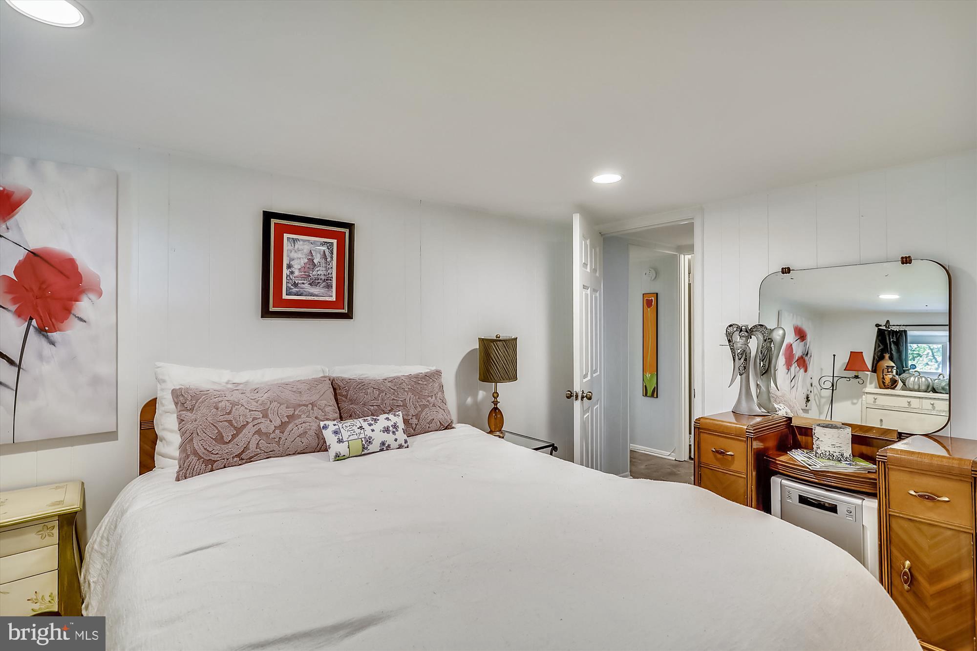 2942 South Columbus Street, Unit A2 Arlington, VA 22206 - Photo 17 of 26 W/ recessed lighting & built-in bookcases