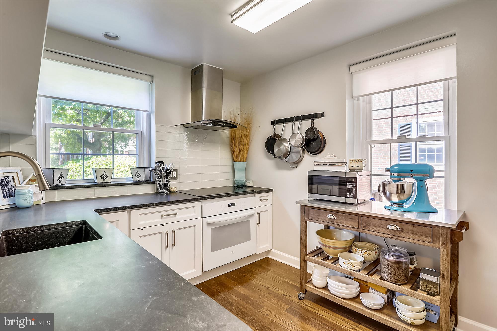 2942 South Columbus Street, Unit A2 Arlington, VA 22206 - Photo 6 of 26 Stunningly updated kitchen