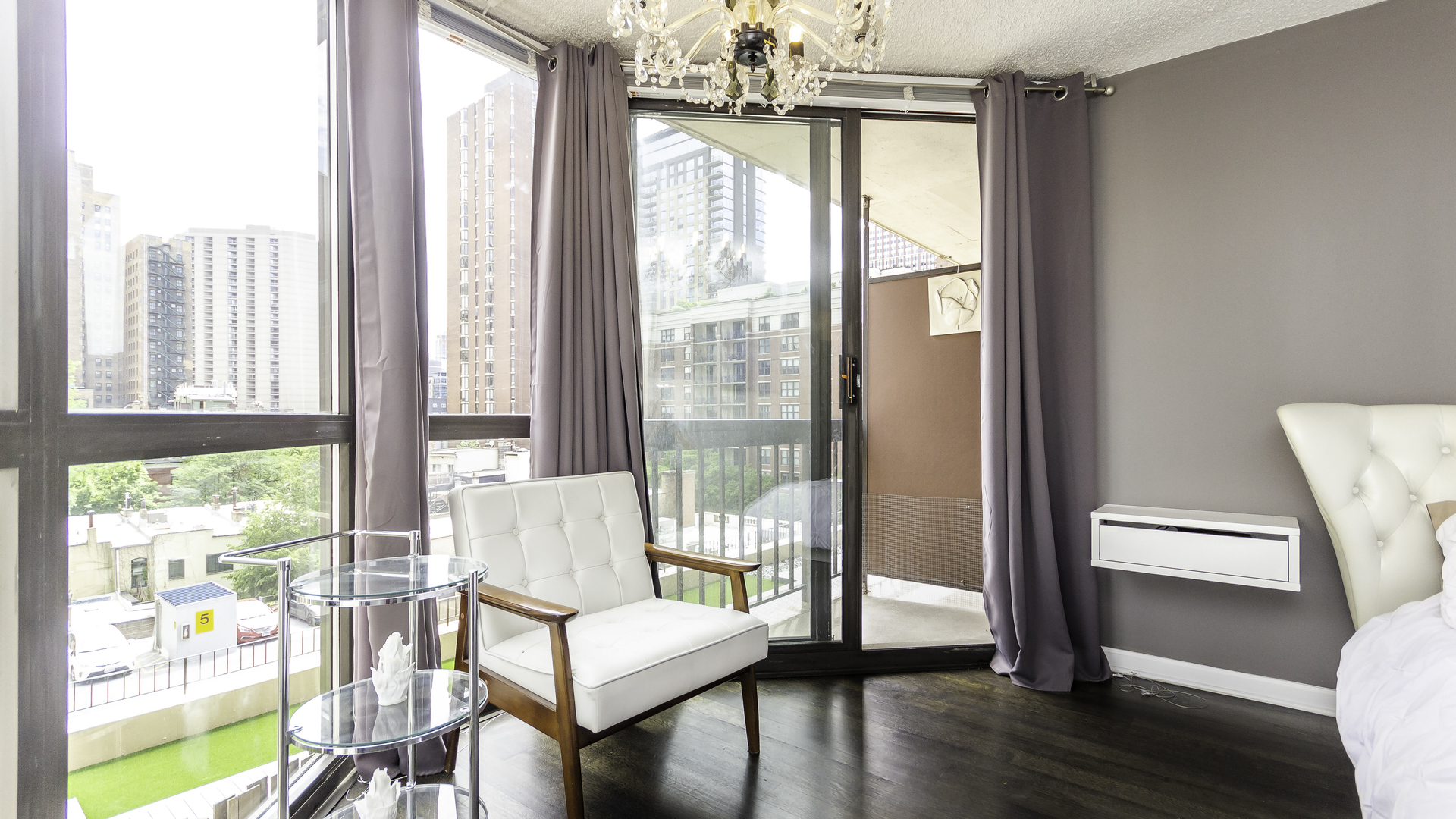 33 West Delaware Place, Unit 7A Chicago, IL 60610 - Photo 13 of 35 a living room with furniture and a window