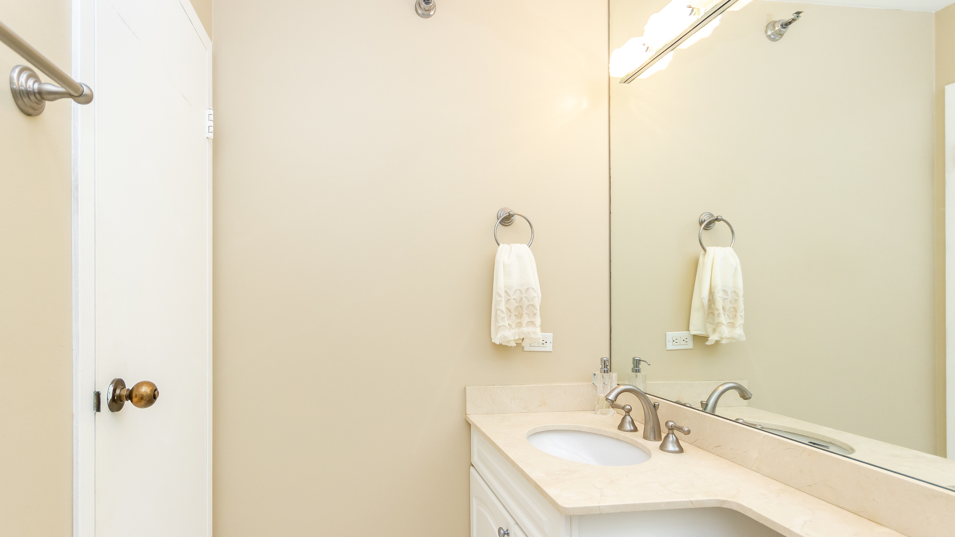 33 West Delaware Place, Unit 7A Chicago, IL 60610 - Photo 16 of 35 a bathroom with a sink and mirror