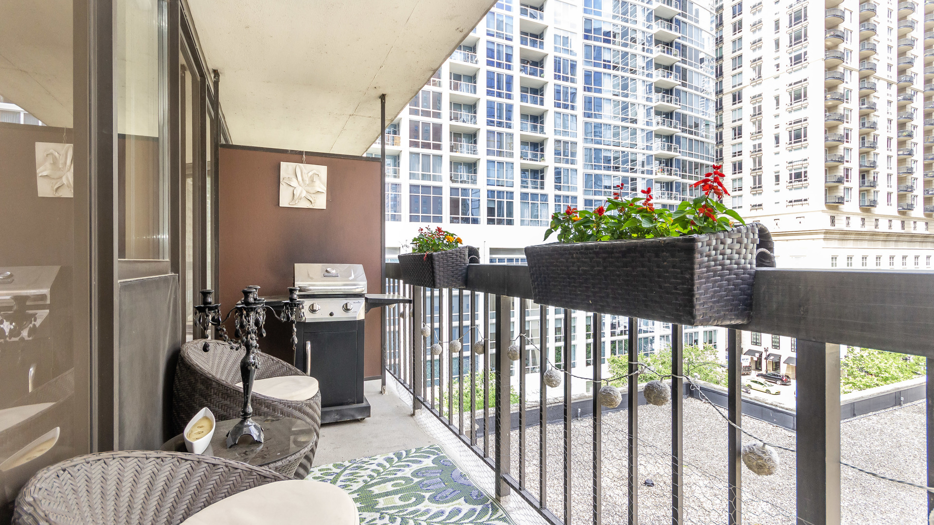 33 West Delaware Place, Unit 7A Chicago, IL 60610 - Photo 20 of 35 a living room with furniture and a potted plant