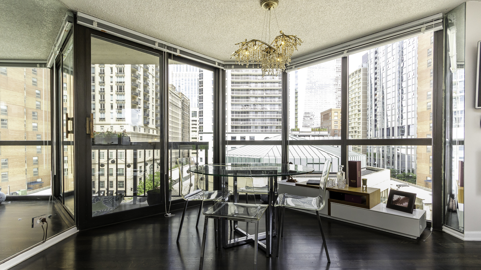 33 West Delaware Place, Unit 7A Chicago, IL 60610 - Photo 10 of 35 a living room with furniture and a large window