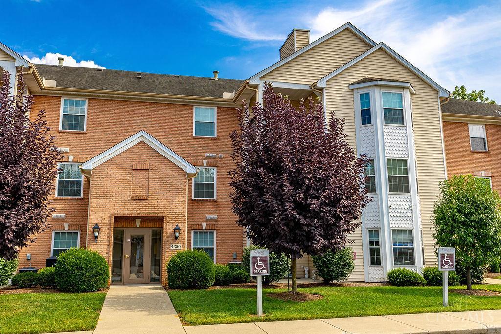 4350 Regency Ridge Court, Unit 208 Cincinnati, OH 45248 - Photo 3 of 56 Gallery Image 3