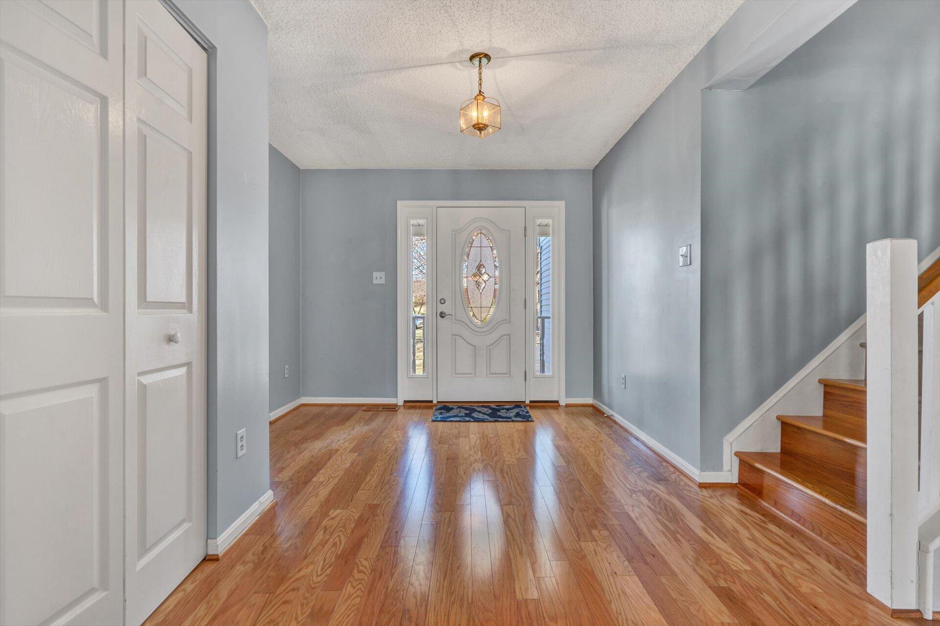 1951 Airview Road Southwest Roanoke, VA 24018 - Photo 3 of 31 03-DSC8046