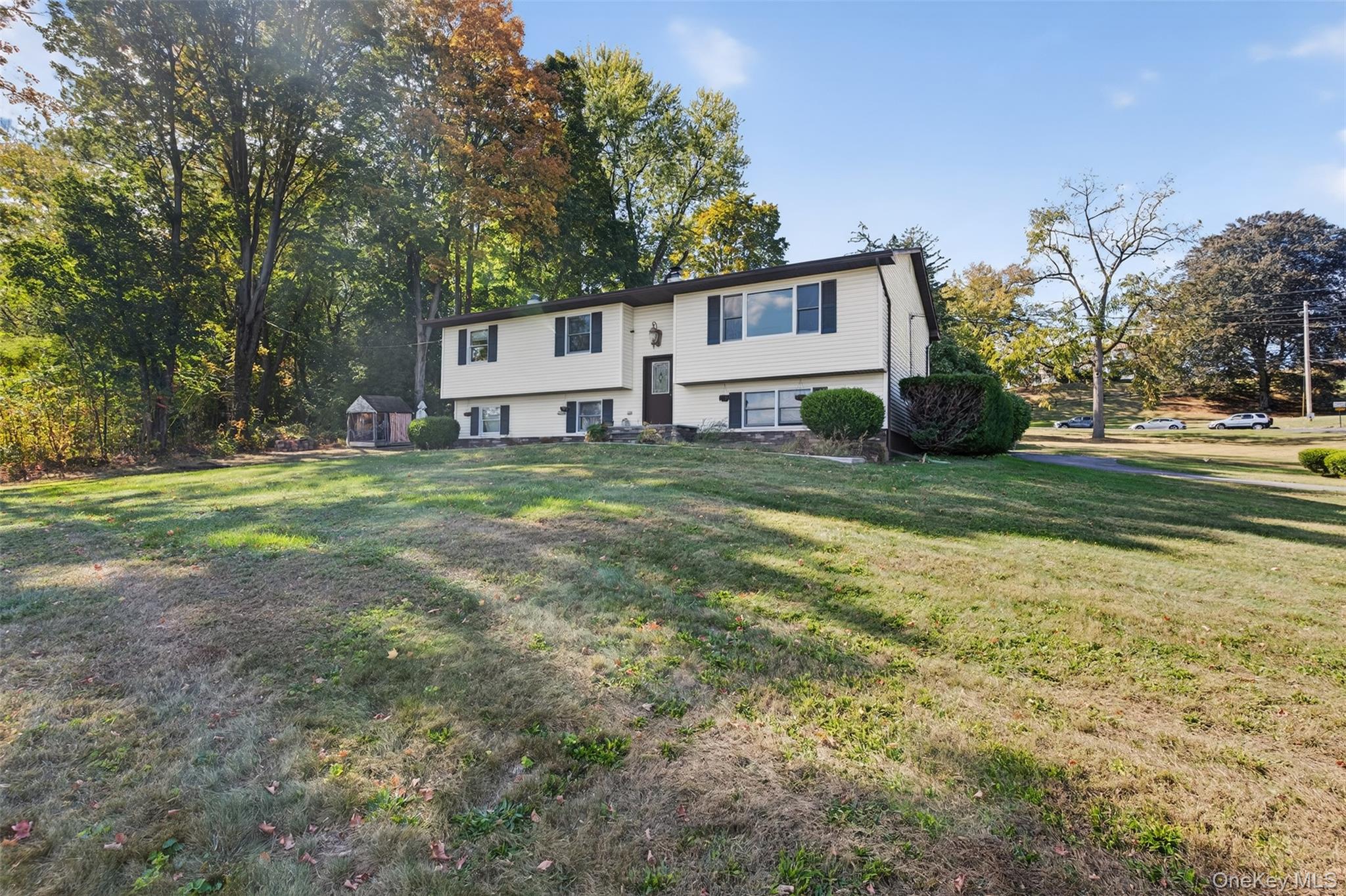 7 Mt Rose Road Marlboro, NY 12542 - Photo 4 of 38