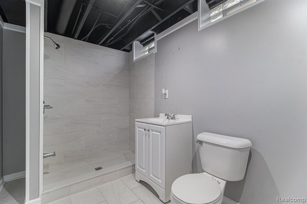 26842 Ford Road Dearborn Heights, MI 48127 - Photo 30 of 36