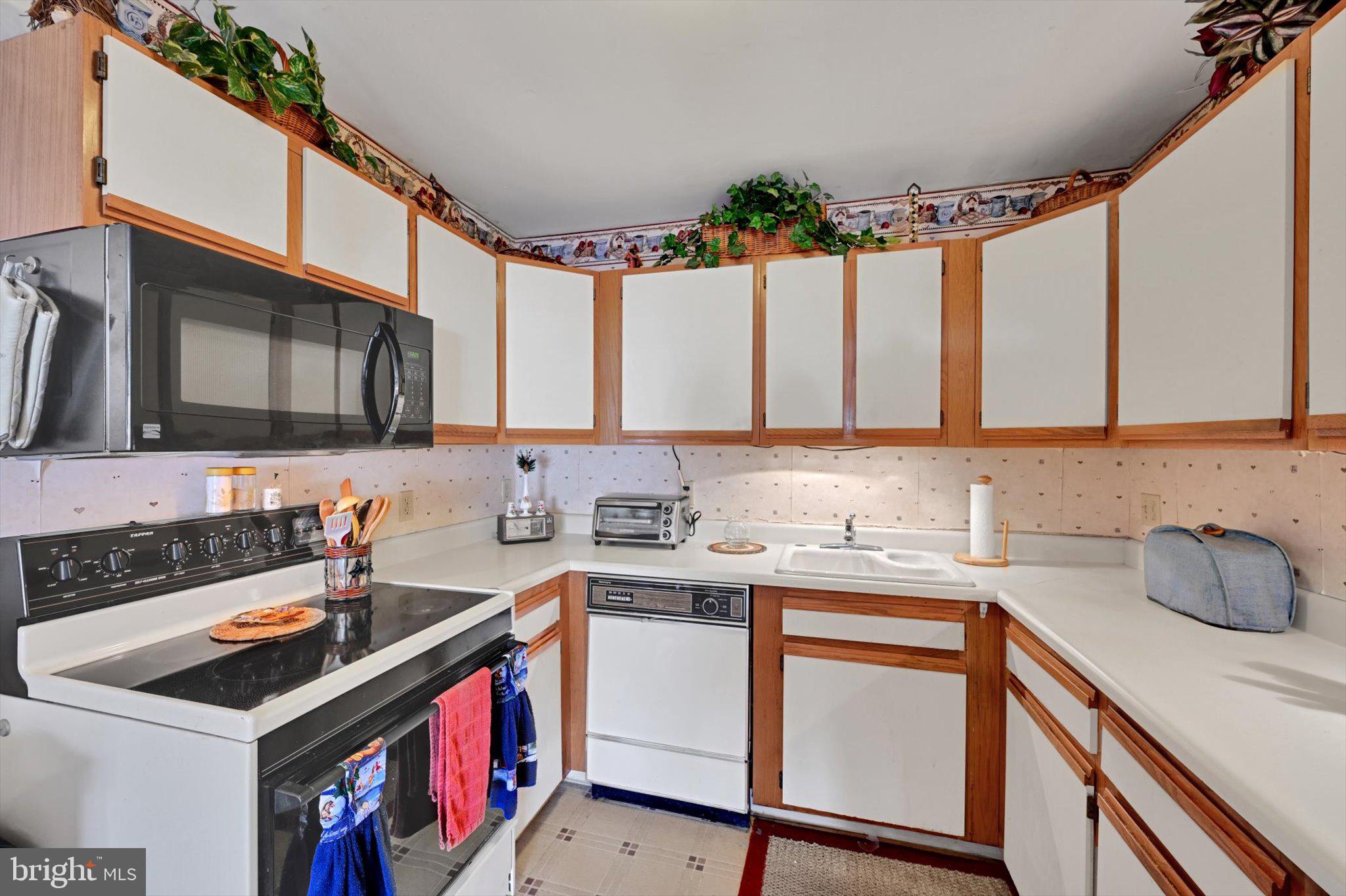 1334 West Wyomissing Court, Unit Q West Lawn, PA 19609 - Photo 8 of 25 a kitchen that has a sink and a stove in it