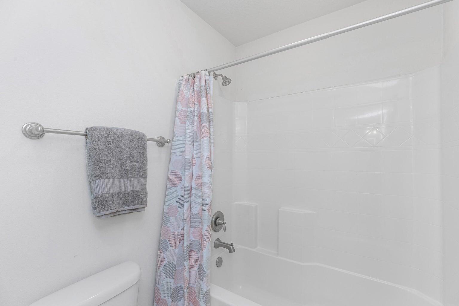 142 Pin Oak Loop Santa Rosa Beach, FL 32459 - Photo 19 of 34 Guest bath2