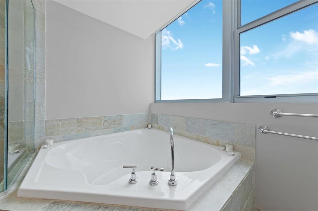 2641 North Flamingo Road Fort Lauderdale, FL 33323 - Photo 22 of 26 a bathroom with bathtub and window