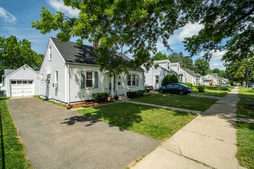 154 Ellsworth Avenue Springfield, MA 01118 - Photo 3 of 29 Gallery Image 3