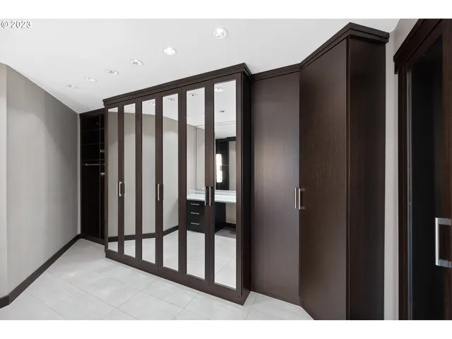 $1,099,000 | 19770 Wildwood Drive, West Linn, OR 97068