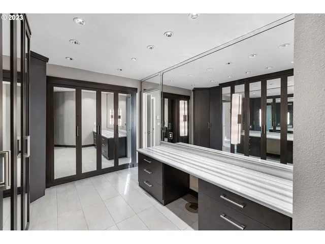 $1,099,000 | 19770 Wildwood Drive, West Linn, OR 97068