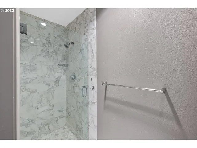 $1,099,000 | 19770 Wildwood Drive, West Linn, OR 97068