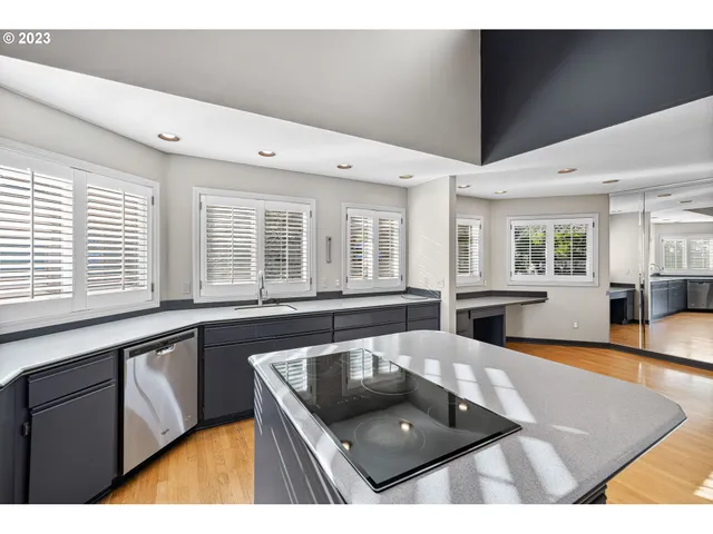 $1,099,000 | 19770 Wildwood Drive, West Linn, OR 97068