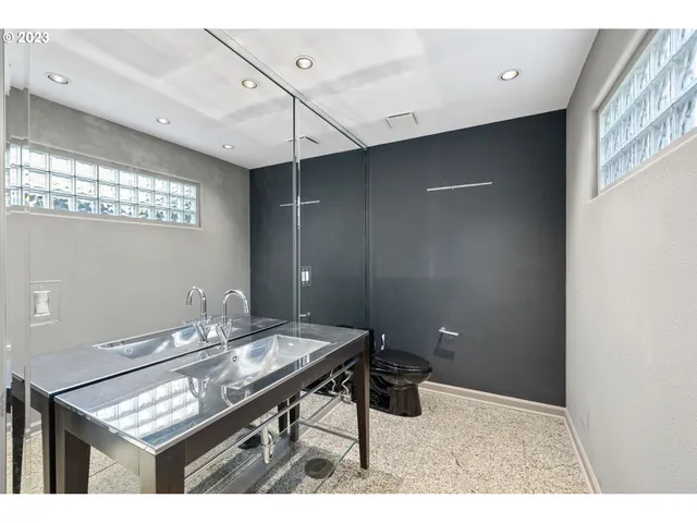 $1,099,000 | 19770 Wildwood Drive, West Linn, OR 97068