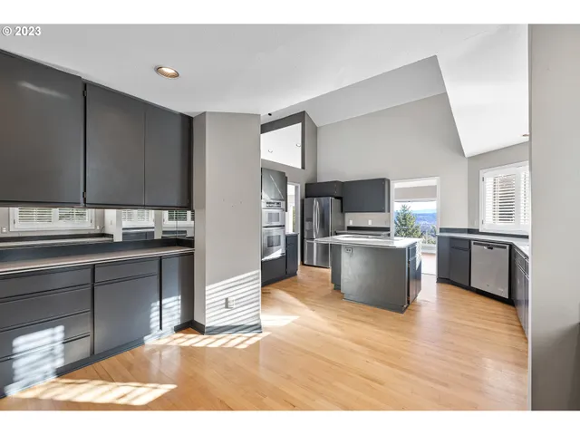 $1,099,000 | 19770 Wildwood Drive, West Linn, OR 97068