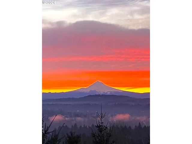 $1,099,000 | 19770 Wildwood Drive, West Linn, OR 97068