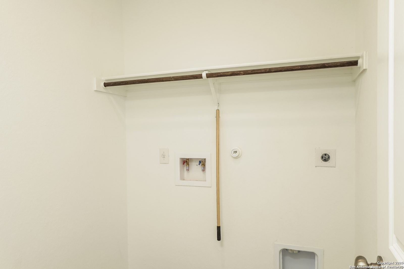 20358 Andesine Ridge San Antonio, TX 78264 - Photo 10 of 14 a bathroom with a glass shower door