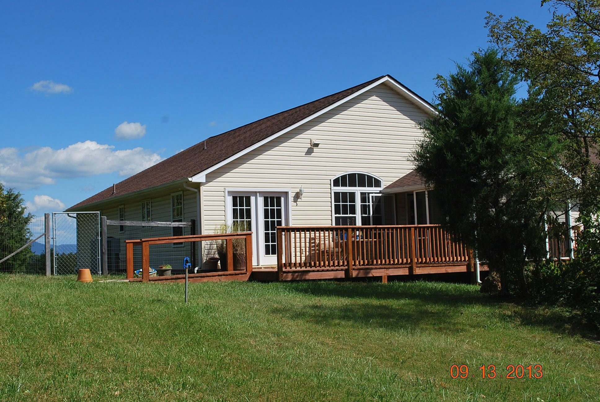 2777 Highland Road Roanoke, VA 24014 - Photo 54 of 56 a front view of a house with a garden