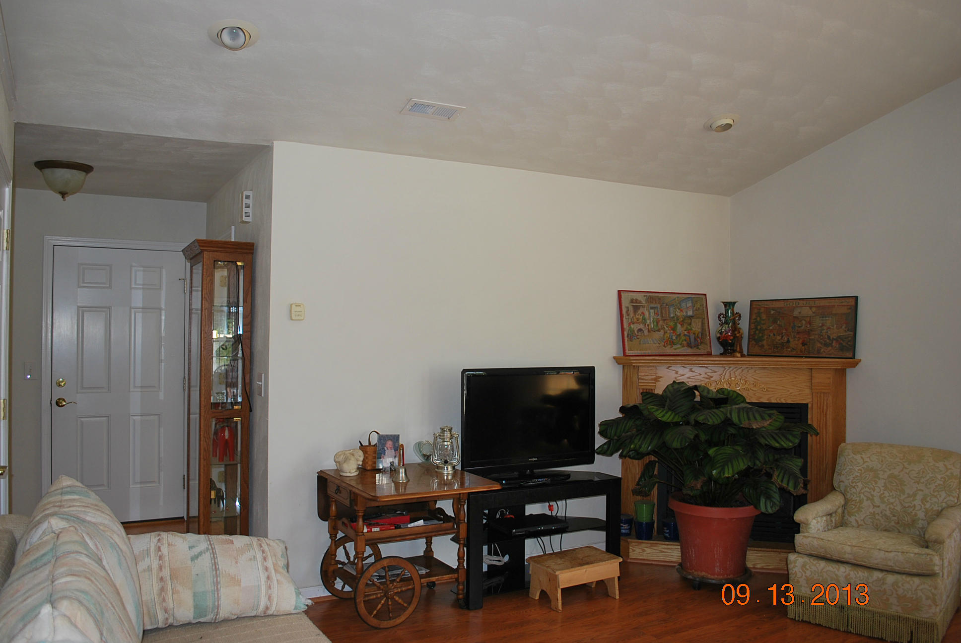 2777 Highland Road Roanoke, VA 24014 - Photo 7 of 56 a living room with furniture and a flat screen tv