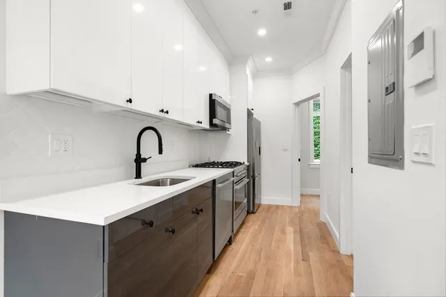 $3,600 | 18 Grove Street, Unit 3, Boston, MA 02114