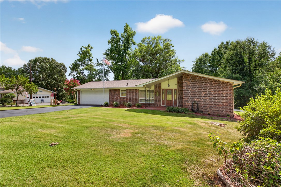 135 Brookhaven Circle Seneca, SC 29672 - Photo 1 of 48