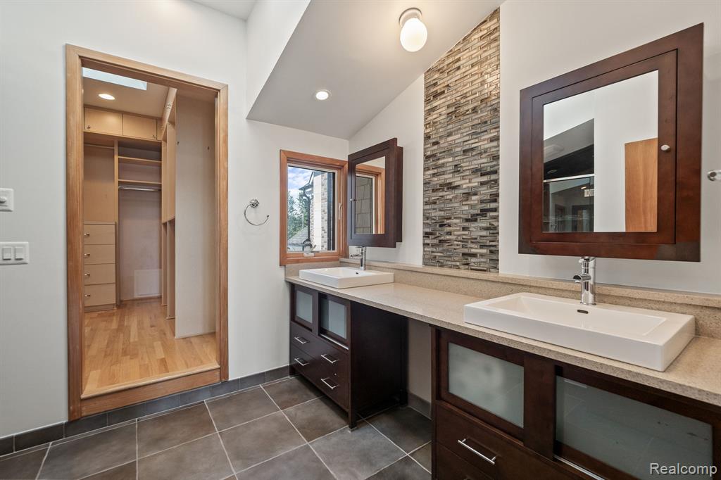2380 Walnut Lake Road West Bloomfield, MI 48323 - Photo 13 of 40