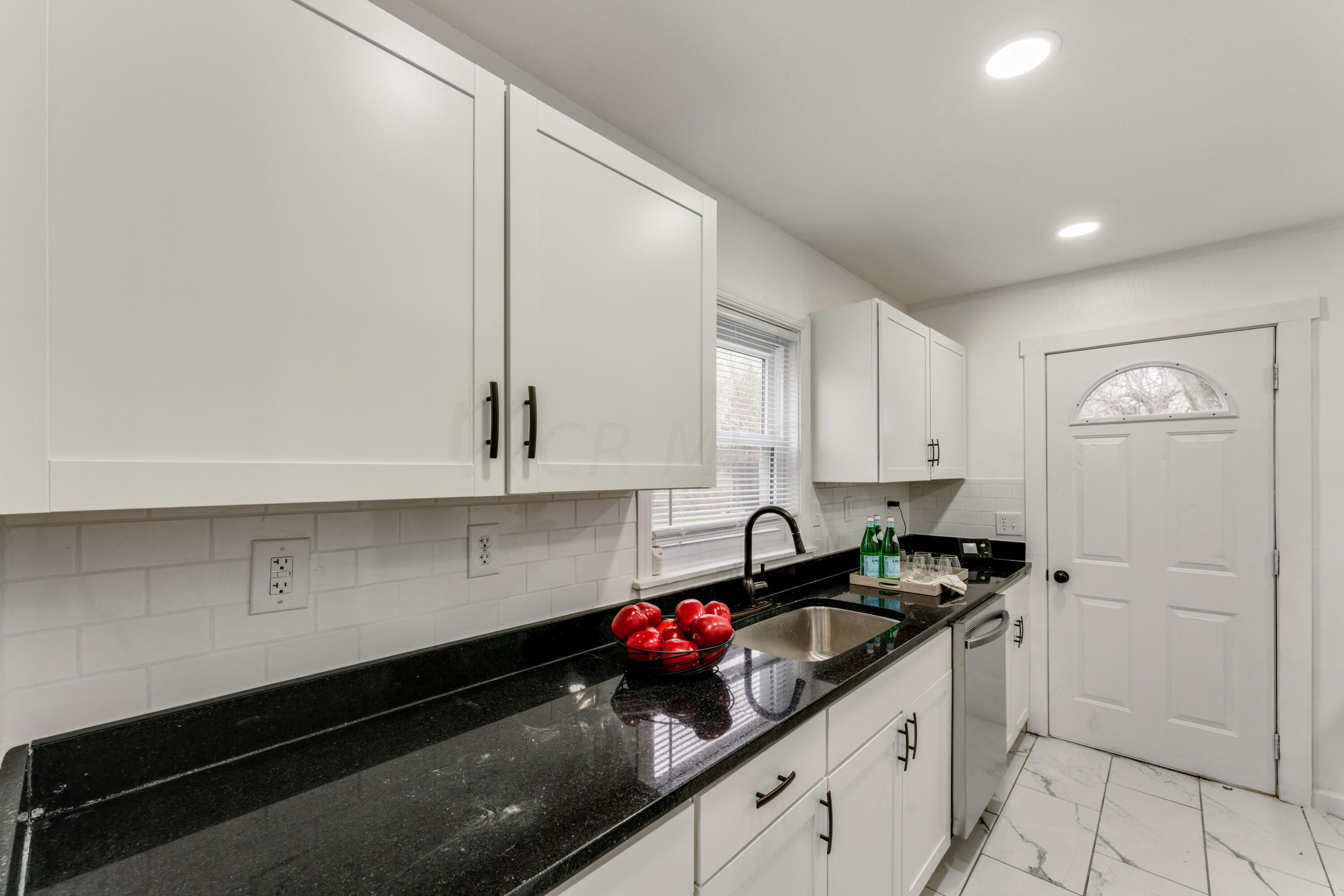 2385 Delbert Road Columbus, OH 43211 - Photo 6 of 27 13-dsc05656-dsc05658