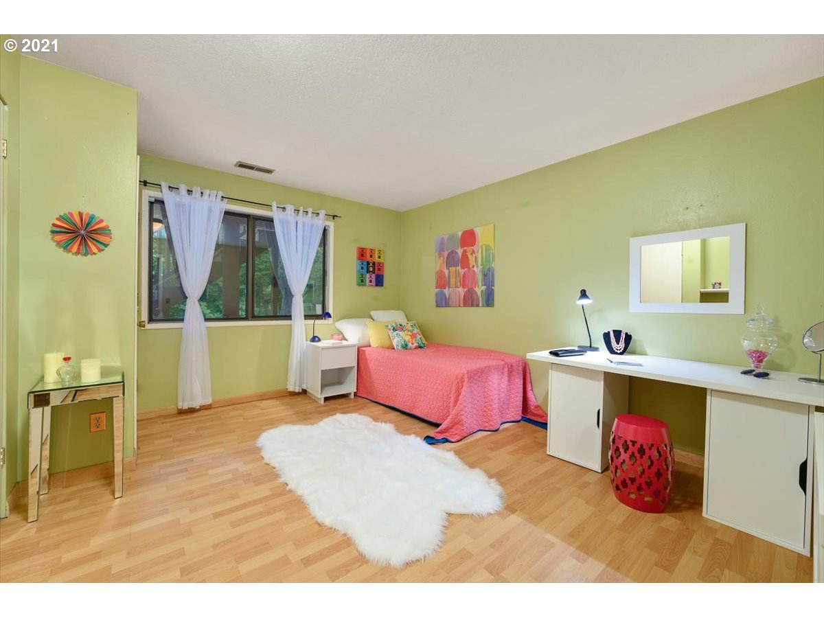 1401 Southwest Highland Road Portland, OR 97221 - Photo 22 of 32 Gallery Image 22