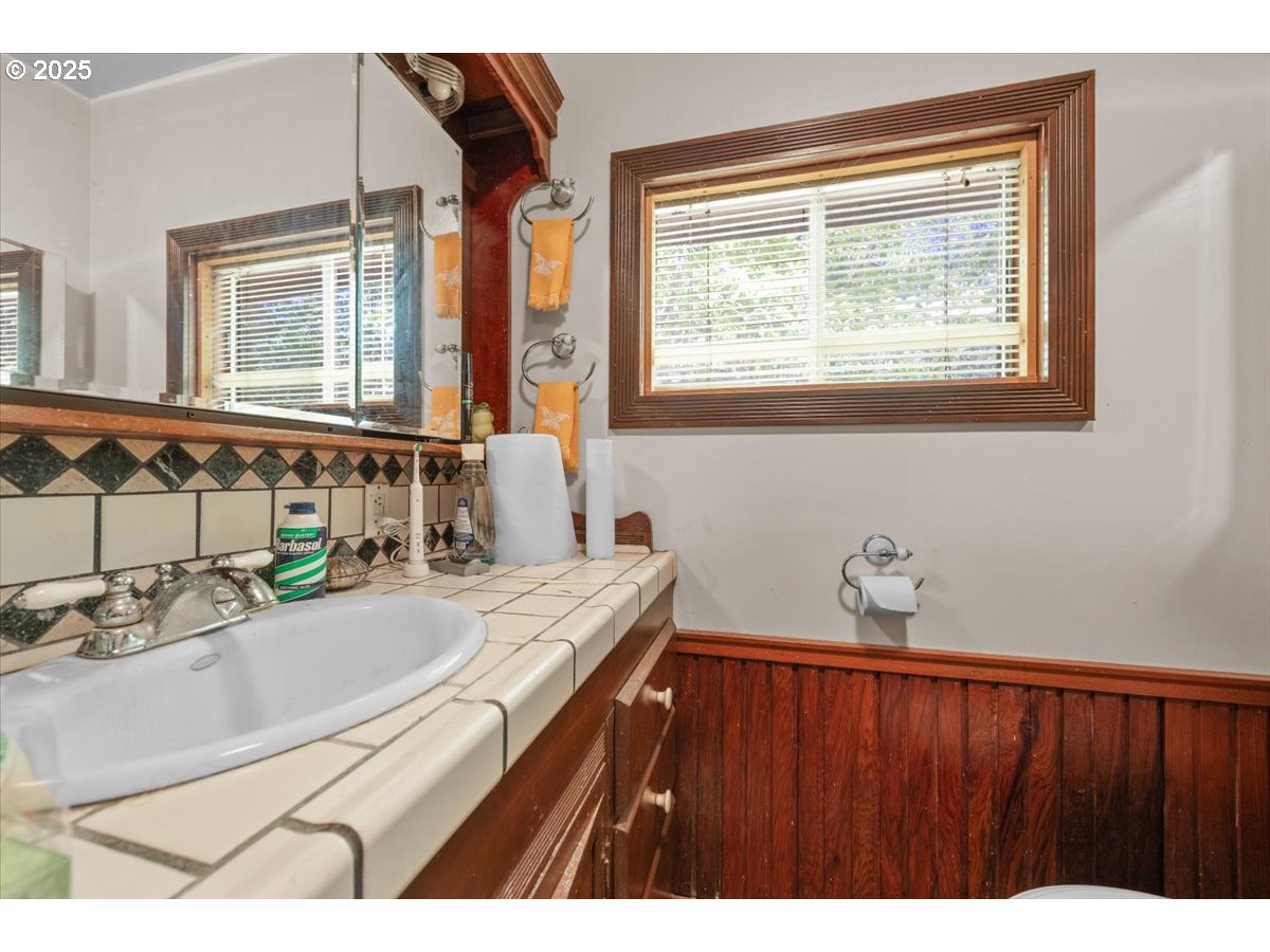 2680 South Umpqua Road Tiller, OR 97484 - Photo 21 of 36