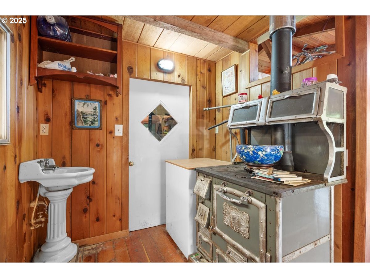 2680 South Umpqua Road Tiller, OR 97484 - Photo 23 of 36