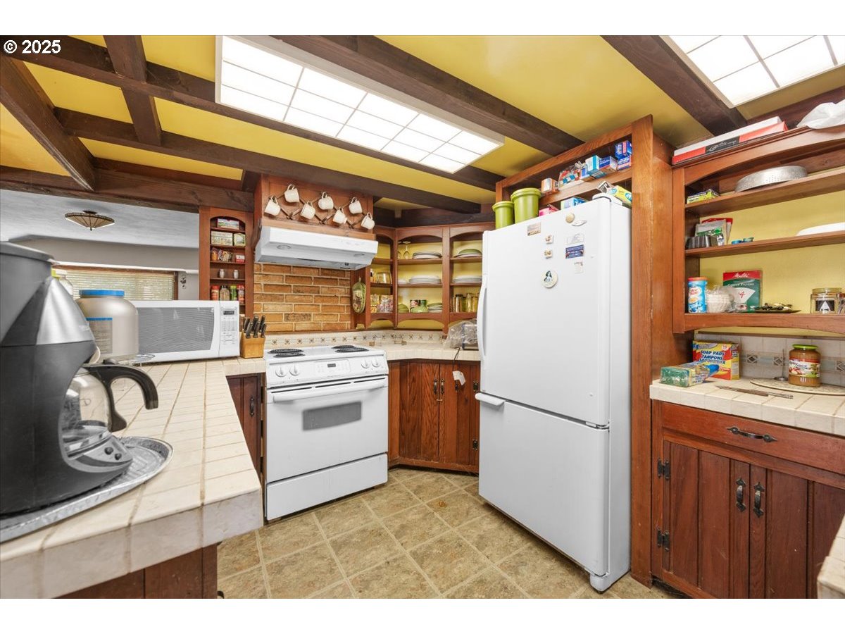 2680 South Umpqua Road Tiller, OR 97484 - Photo 7 of 36