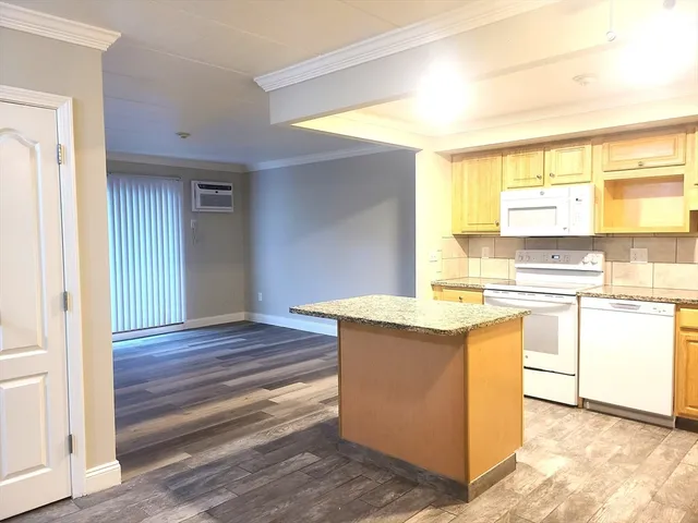 $2,100 | 576 Washington Street, Unit 110, Weymouth, MA 02188
