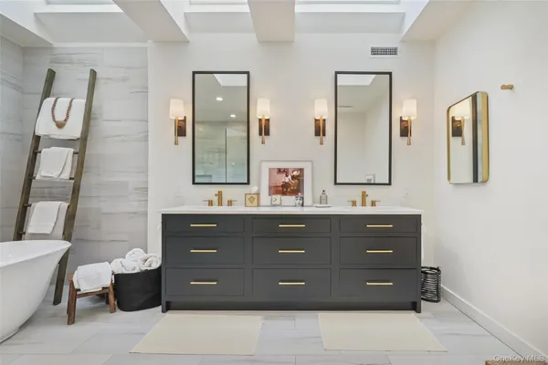 $2,295,000 | 17 Purchase Hills Drive, Purchase, NY 10577