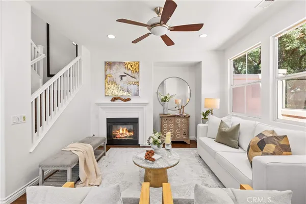 $1,098,000 | 40 Trailing Vine, Irvine, CA 92602