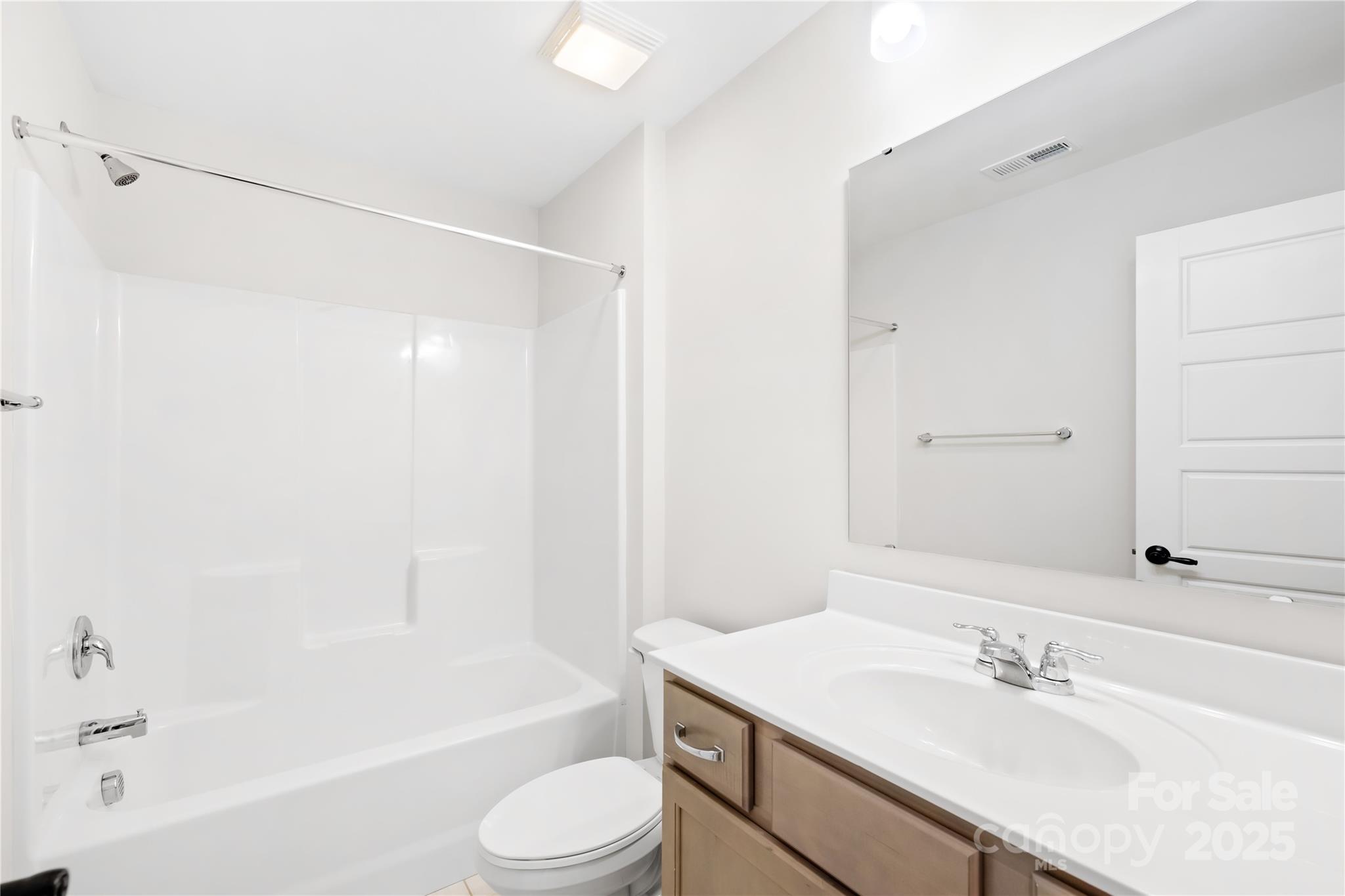 8005 Rolling Wheels Road Charlotte, NC 28215 - Photo 32 of 40 a bathroom with a sink toilet and a bathtub