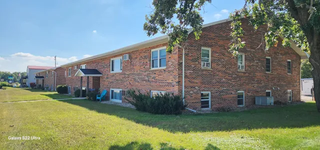 $1,075 | 114 Lake Avenue South, Unit 14, Spicer, MN 56288