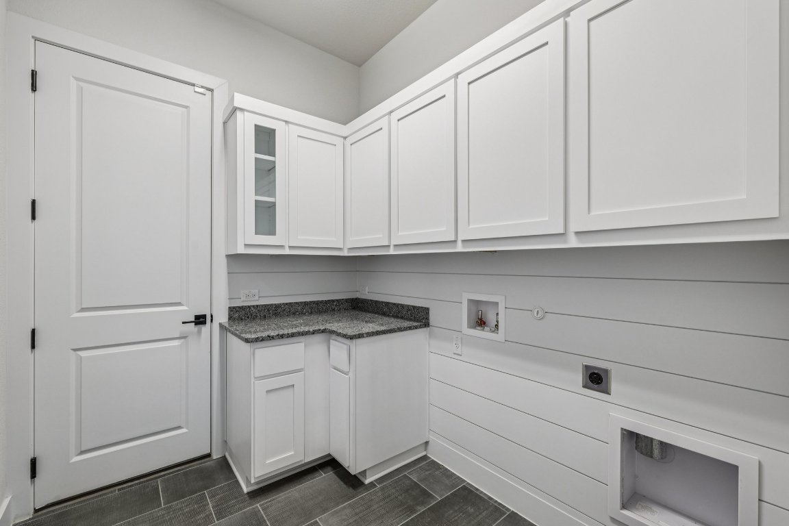19316 Splendor Court Jonestown, TX 78645 - Photo 22 of 40 a view of cabinets and window