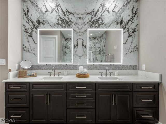 $3,000,000 | 4412 Pinetree Boulevard, St. James City, FL 33956