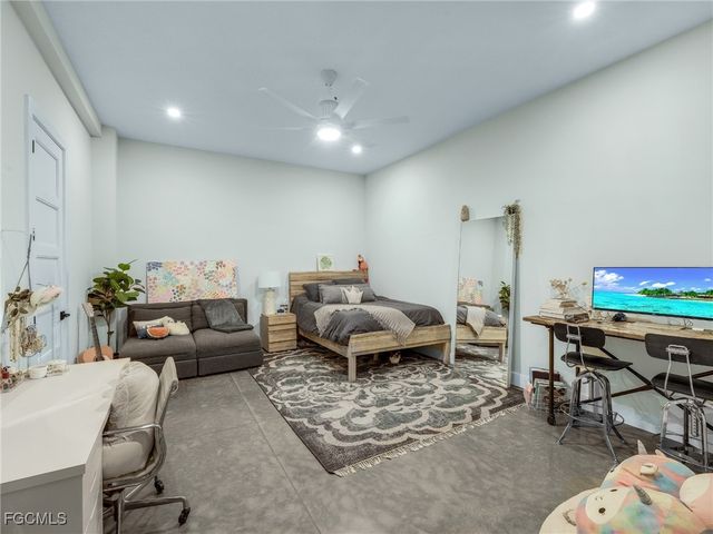 $3,000,000 | 4412 Pinetree Boulevard, St. James City, FL 33956