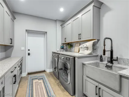 $3,000,000 | 4412 Pinetree Boulevard, St. James City, FL 33956