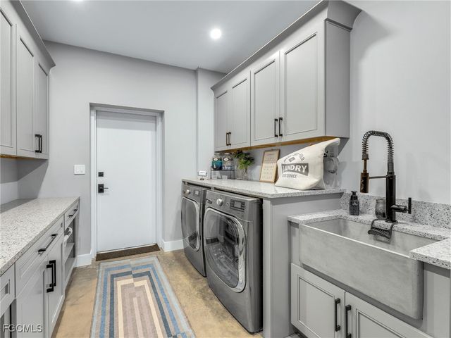 $3,000,000 | 4412 Pinetree Boulevard, St. James City, FL 33956