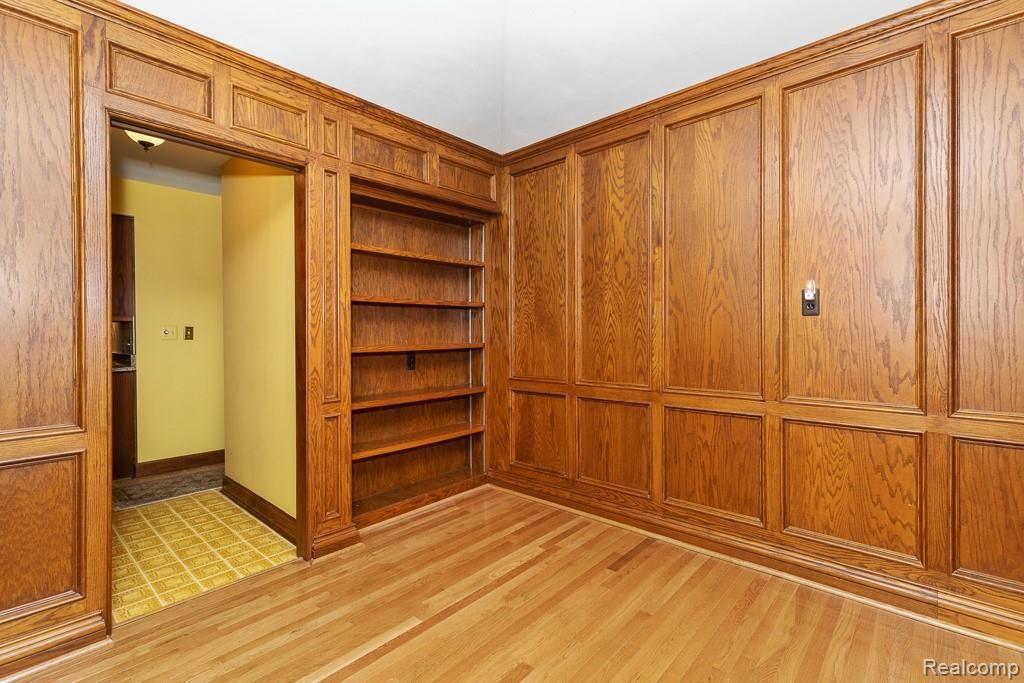 1045 East Snell Road Rochester, MI 48306 - Photo 22 of 42 LIBRARY.jpg