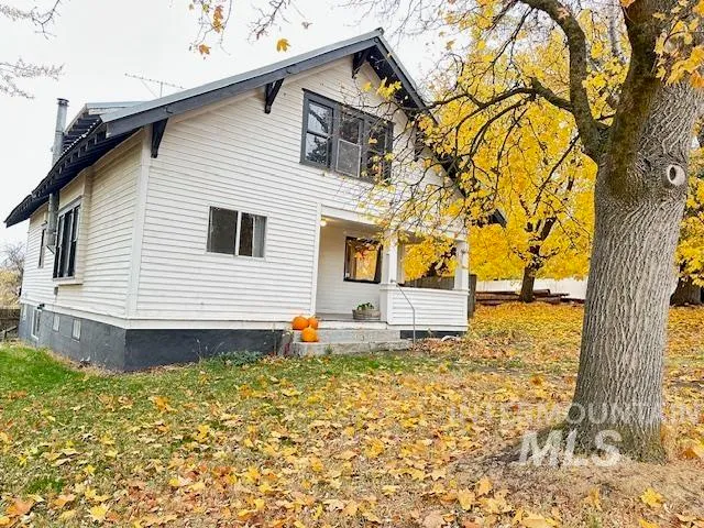 $379,000 | 306 West Hazel Avenue, Genesee, ID 83832