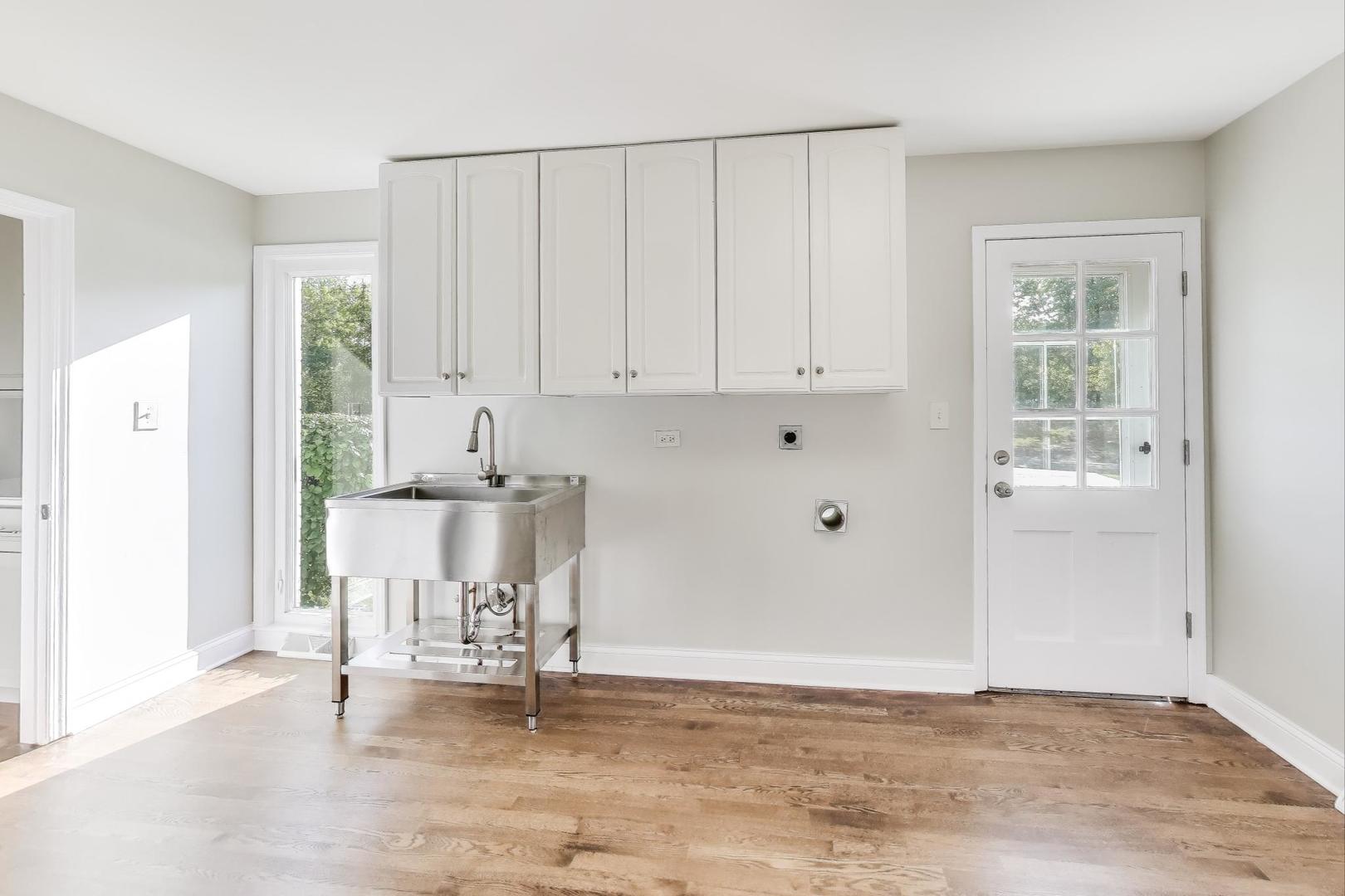 1627 South Ridge Road Lake Forest, IL 60045 - Photo 23 of 30 a view of a livingroom with wooden floor and a window