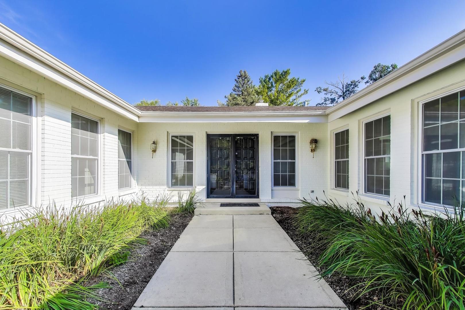 1627 South Ridge Road Lake Forest, IL 60045 - Photo 3 of 30 a front view of a house with a yard
