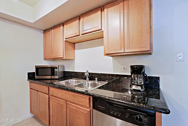 $3,600 | 740 West Elm Street, Unit 116, Phoenix, AZ 85013