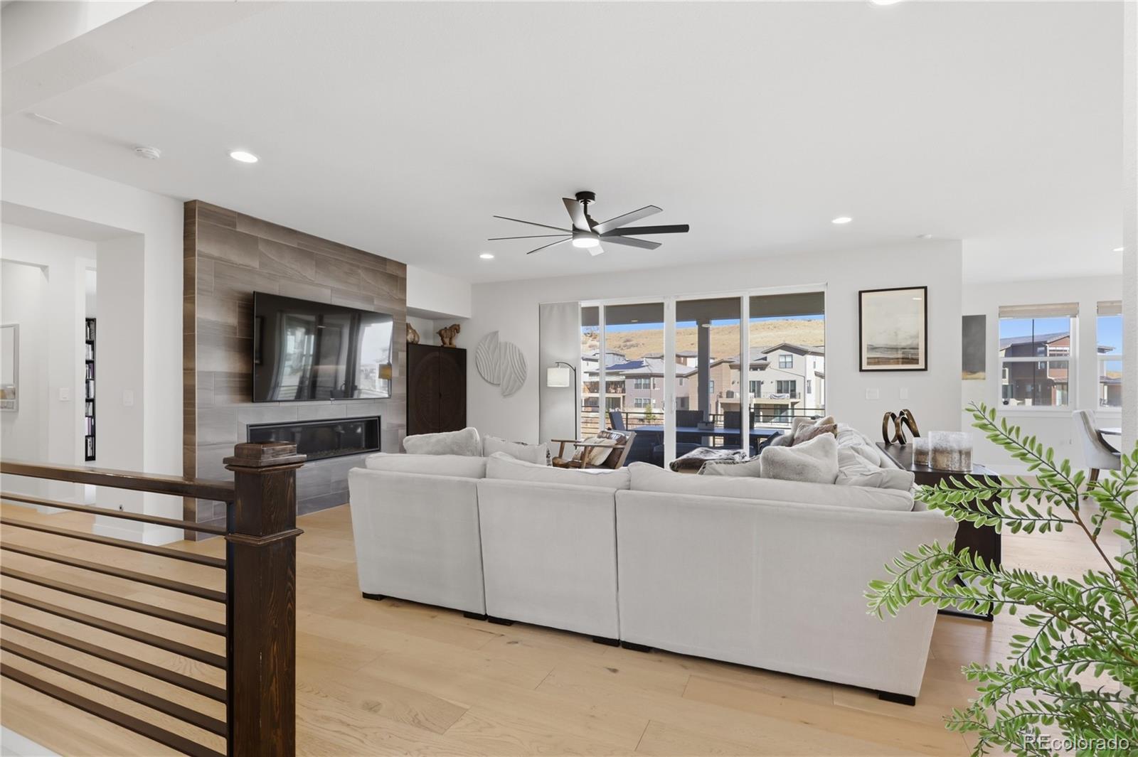 9625 Viewside Drive Lone Tree, CO 80124 - Photo 3 of 50