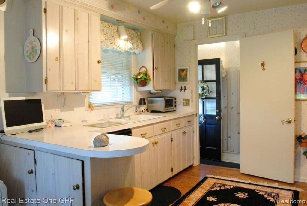 61 Handy Road Grosse Pointe, MI 48236 - Photo 9 of 26 DSC_5481.jpg