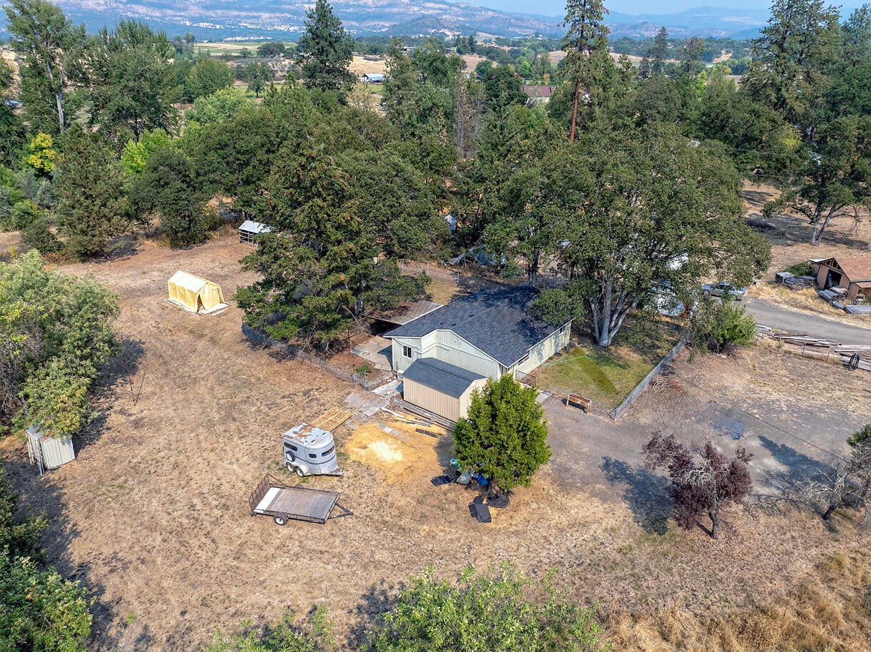 750 Ayres Road Eagle Point, OR 97524 - Photo 29 of 31 DJI_20240908143945_0063_D copy